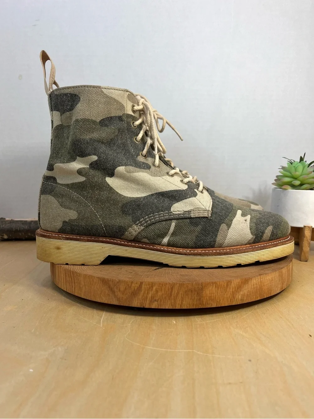 Dr. Martens Beckett 8-Eye Camo Canvas Combat Boots Men's Size 11